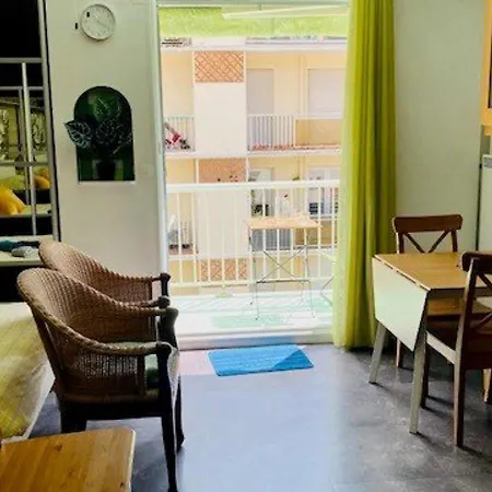 Lumineux Avec Balcon, Proche Centre-ville Et Cures, Parking Inclus, Ideal Pour 2 Personnes - Fr-1-703-155